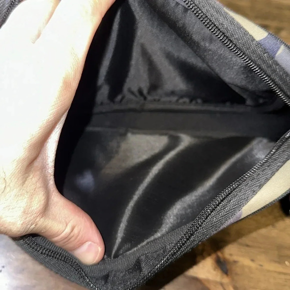 Parker & Hyde East West Camo Neoprene Crossbody Pink/Orange Cell Phone Bag - Picture 6 of 11